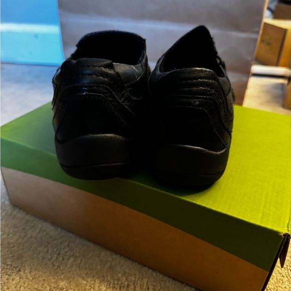 EARTH Hawk Wide. Black soft leather. 7.5 EUC - Picture 5 of 8